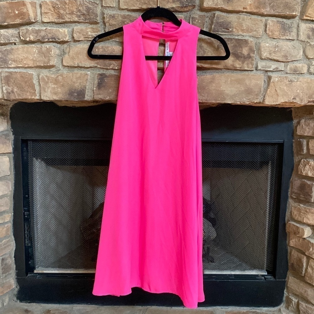 NWOT  pink sleeveless dress with keyhole cut out. Size medium.